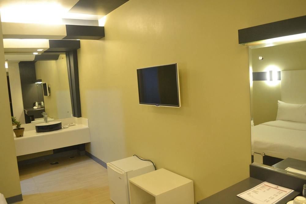 The Lucky 9 Budget Hotel Tagum Екстериор снимка